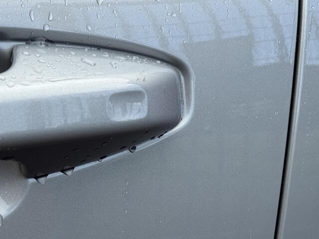 Volvo XC40 2.0 B4 Plus Dark | Trekhaak | Memory | Zitting verlengers | parkeersensoren vóór en achter | camera | Google auto | Full LED | verwarmde voorstoelen en stuurwiel | trekgewicht 2000KG! |