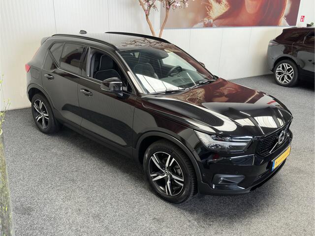 Volvo XC40 1.5 T3 R-DESIGN AUTOMAAT 360 CAMERA LEDER ALCANTARA NAVIGATIE CRUISE CONTROL STOEL EN STUUR VERWARMING KEYLESS GO APPLE CARPLAY/ANDROID RIJSTROOKSENSOREN ZEER MOOI !! 3010