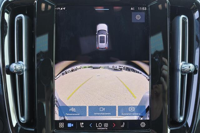 Volvo XC40 Extended Range Plus 82 kWh - IntelliSafe Assist & Surround - Parkeercamera achter - Verwarmde voorstoelen & stuur - Parkeersensoren voor & achter - Draadloze tel. lader - Warmtepomp - Elektr. inklapbare trekhaak - 19' LMV