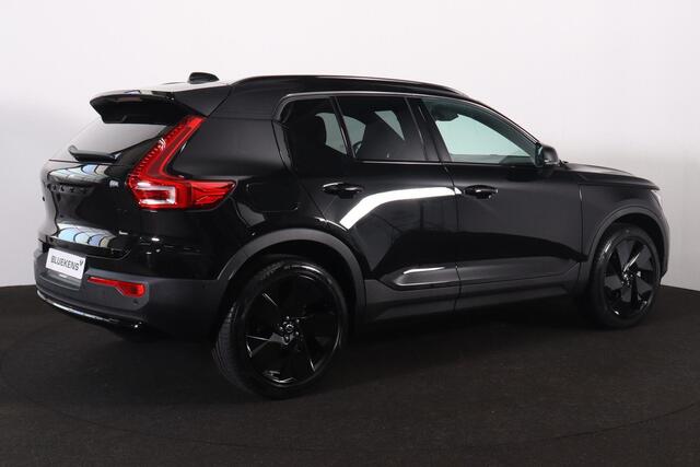 Volvo XC40 2.0 B4 Plus Black Edition Panorama/schuifdak - IntelliSafe Assist & Surround - 360º Camera - Harmon Kardon Audio - Verwarmde voorstoelen, stuur & achterbank - Parkeersensoren voor & achter - Elektr. bedienb. voorstoelen met geheugen links - Draadloze tel.