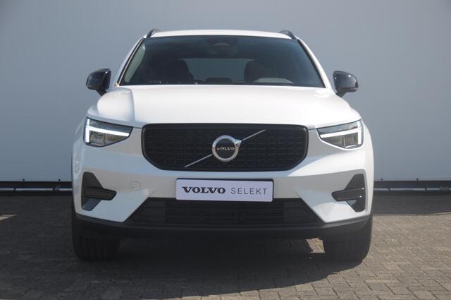 Volvo XC40 B4 211PK Automaat Plus Dark / Adaptive cruise control / Elektrische stoelen / Harman Kardon audio / Pilot assist / BLIS / Stoel en stuur verwarming / Elektrische achterklep / Parkeersensoren met camera / Google infotainment