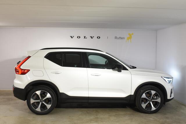 Volvo XC40 B4 211PK Automaat Plus Dark / Harman Kardon / Donker getint glas / Elektrisch bedienbare stoelen / 19''velgen / Driver assist / Microtech Nubuck / Camera achter