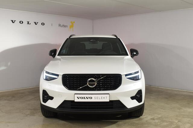 Volvo XC40 B4 211PK Automaat Plus Dark / Harman Kardon / Donker getint glas / Elektrisch bedienbare stoelen / 19''velgen / Driver assist / Microtech Nubuck / Camera achter