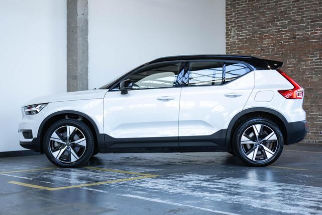 Volvo XC40 Recharge P8 AWD R-Design | Dealeronderhouden | Panoramadak | Stoelverwarming | Parkeersensoren achter | Parkeercamera | Adaptive cruise control | Warmtepomp | Adaptive cruise control | BLIS |