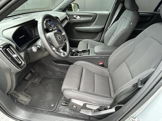 Volvo XC40 Single Motor Extened Range Core 82 kWh Zwart dak / Extra getint glas / All season banden