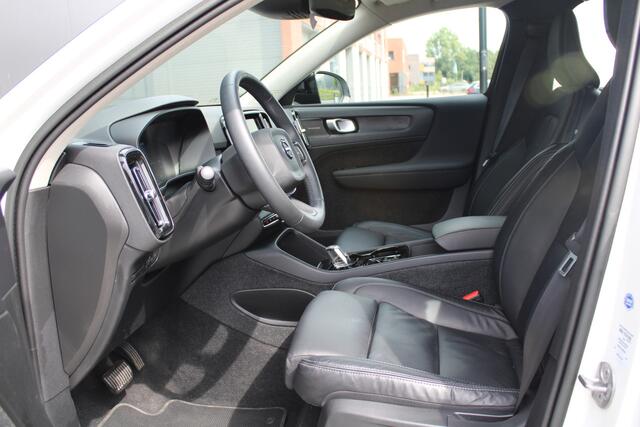 Volvo XC40 1.5 T4 Plug-in hybrid Plus Dark - Navi - Camera - Stoel-stuurverwarming - Memory - Leder - 19" LM velgen - Rijklaar
