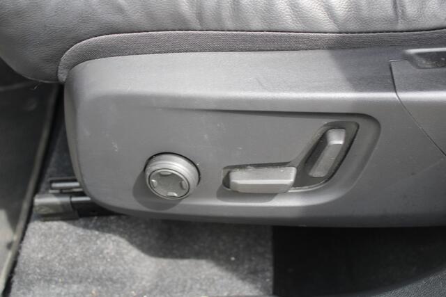 Volvo XC40 1.5 T4 Plug-in hybrid Plus Dark - Navi - Camera - Stoel-stuurverwarming - Memory - Leder - 19" LM velgen - Rijklaar