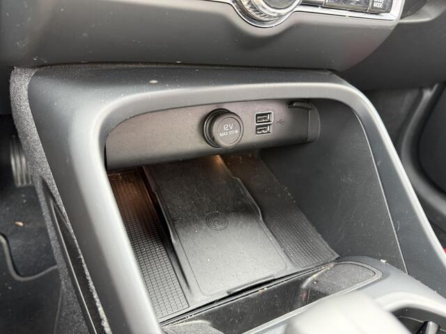 Volvo XC40 T2 Core Aut. | Nieuw Binnen | LED | Climate | Navigatie | Zitting verlengers | Keyless Entry + Start