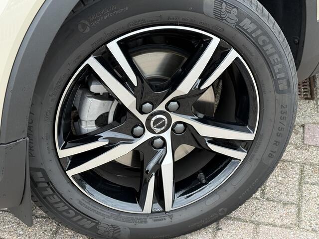 Volvo XC40 2.0 B4 Plus Dark | Nieuw Binnen | Trekhaak | Camera | Harman/Kardon | Keyless Entry/start | elektrisch verstelbare voorstoelen |