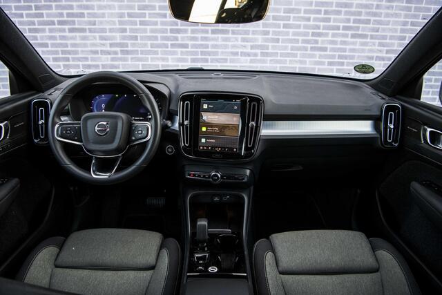 Volvo XC40 2.0 B4 Plus Dark | Trekhaak | Adaptive Cruise Control | Dode hoek detectie BLIS | Harman/Kardon audio | Elektrische stoelverstelling | Stoel- en stuurverwarming | Verwarmde Voorruit |