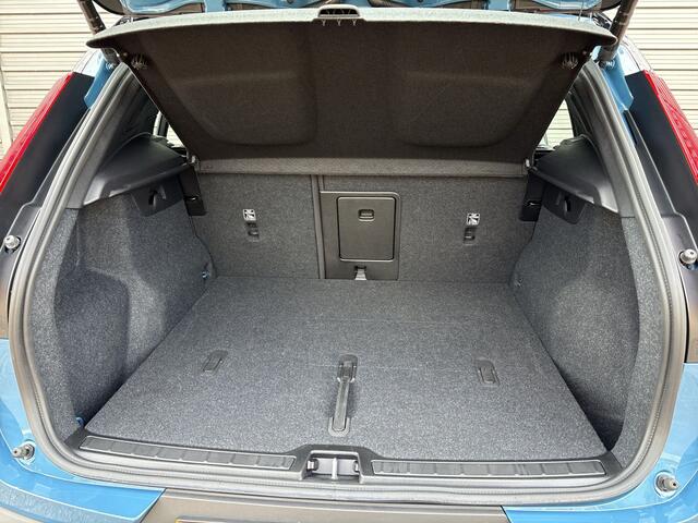 Volvo XC40 Single Motor Extended Range Plus 82 kWh / Trekhaak / Achteruitrijcamera / Dodehoekdetectie / Stoelverwarming /