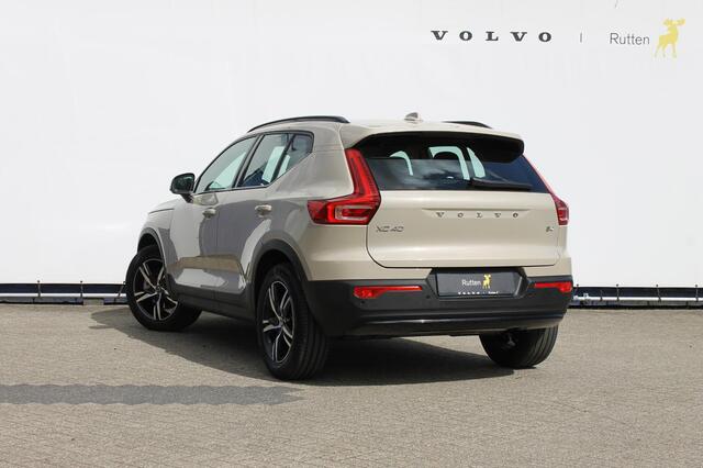 Volvo XC40 B4 211PK automaat Plus Dark Adaptieve Cruise Control / Blis / Google infotainment / Semi elektrisch wegklapbare trekhaak / Verwarmbare voorruit
