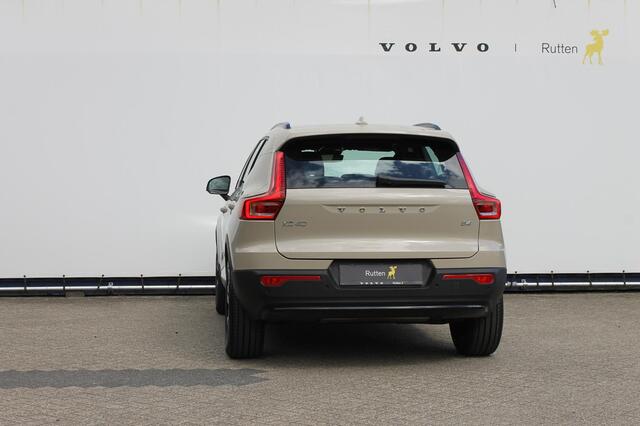 Volvo XC40 B4 211PK automaat Plus Dark Adaptieve Cruise Control / Blis / Google infotainment / Semi elektrisch wegklapbare trekhaak / Verwarmbare voorruit