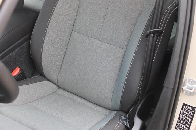 Volvo XC40 B4 211PK automaat Plus Dark Adaptieve Cruise Control / Blis / Google infotainment / Semi elektrisch wegklapbare trekhaak / Verwarmbare voorruit