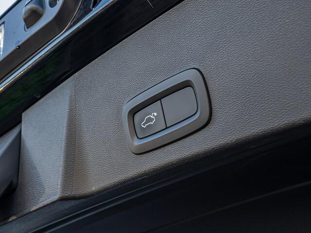 Volvo XC40 1.5 T5 Twin Engine R-Design PANO HARMAN KARDON CAMERA TREKHAAK 19 INCH STANDKACHEL