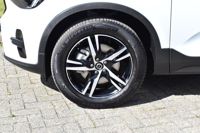 Volvo XC40 B4 211PK Automaat Plus Dark | Trekhaak | ACC | H&K | Blis | Stoel-Stuur Verwarming