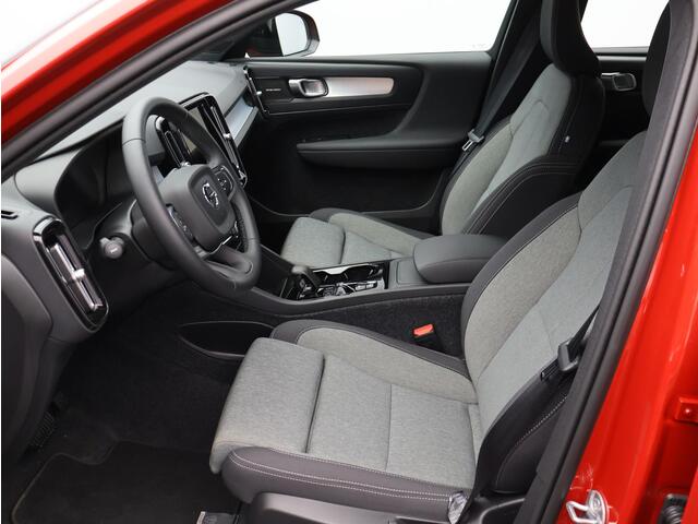 Volvo XC40 2.0 B4 Plus Dark / Trekhaak / Elektrische Stoelen / Harman Kardon / Stoel+Stuurverwarming / Adaptive Cruise / BLIS /