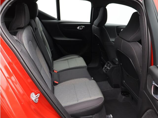 Volvo XC40 2.0 B4 Plus Dark / Trekhaak / Elektrische Stoelen / Harman Kardon / Stoel+Stuurverwarming / Adaptive Cruise / BLIS /