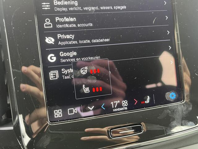 Volvo XC40 B4 Plus Dark Trekhaak | Pilot Assist | Camera | Stuurverwarming | BLIS | H&K Audio | Keyless