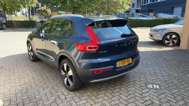 Volvo XC40 T2 Automaat Business Pro | Trekhaak | Dealeronderhouden | Panoramadak | Stoelverwarming | BLIS | Parkeercamera | Parkeersensoren voor + achter | 19" Lichtmetalen velgen | Adaptive cruise control | Navigatie