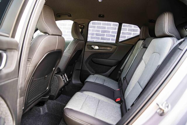 Volvo XC40 2.0 B3 Business Edition | Stoel en Stuurverwarming | Harman Kardon | Adaptieve Cruise Control | BLIS | Donker Glas |