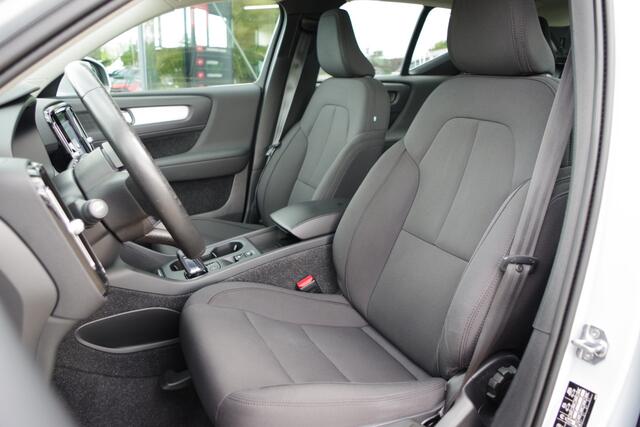 Volvo XC40 1.5 T4 Recharge Inscription Expression 211 PK PHEV, Panoramadak, Trekhaak, Camera, Carplay, Climate Control