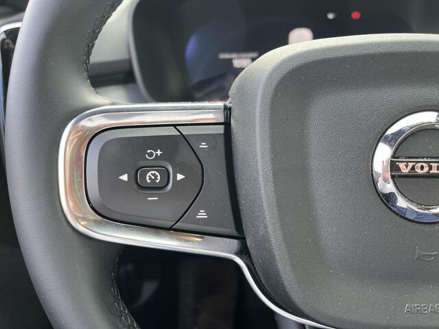 Volvo XC40 B4 Plus Dark