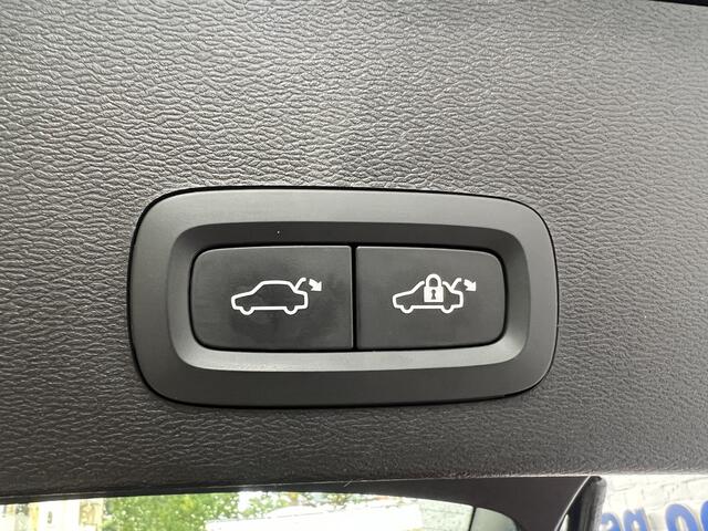 Volvo XC40 1.5 T4 Plus Bright Navigatie Carplay Trekhaak Onderhoudsboekjes