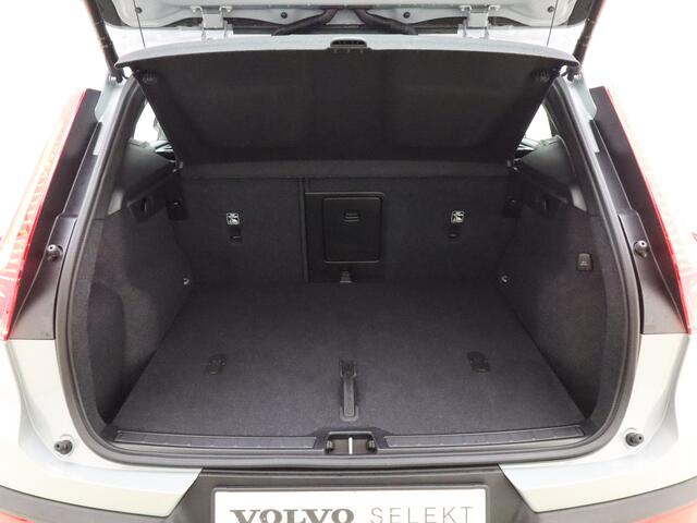 Volvo XC40 B4 211pk Plus Dark / Harman&Kardon / El. Trekhaak / El. Stoelen / Stoel + Stuurw. Verwarming / BLIS / ACC / PDC + CAM / Verw. Voorruit /