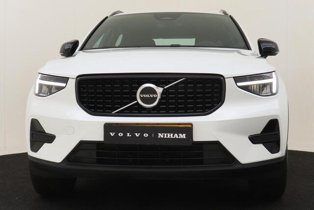 Volvo XC40 B4 (M-HYBRID) PLUS DARK -CAMERA|ADAP.CRUISE|VERW.VOORRUIT|TREKHAAK|HARMAN/KARDON|19"