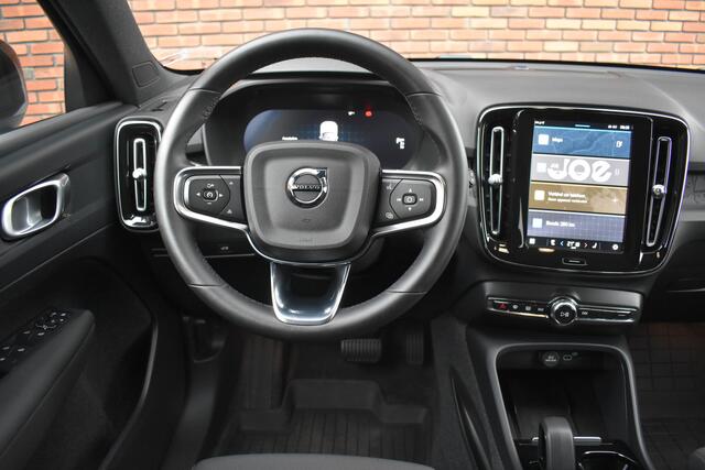 Volvo XC40 Extended Range 252PK Plus 82 kWh | Trekhaak | Stoelverwarming | Keyless |