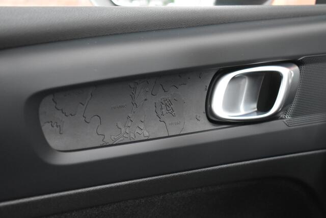 Volvo XC40 Extended Range 252PK Plus 82 kWh | Trekhaak | Stoelverwarming | Keyless |