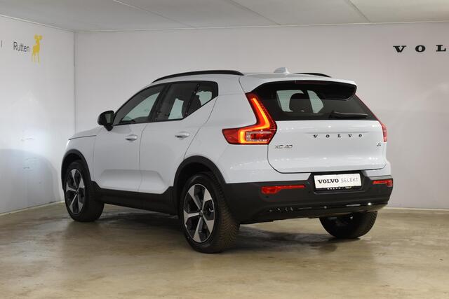 Volvo XC40 B4 211PK Plus Dark / Navigatie / Adaptive Cruise / Harman Kardon / Stuur & Stoelverwarming / Elektrische achterklep / Achteruitrijcamera / Trekhaak / Elektrische stoelverst. met geheugen