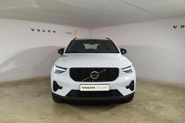 Volvo XC40 B4 211PK Plus Dark / Navigatie / Adaptive Cruise / Harman Kardon / Stuur & Stoelverwarming / Elektrische achterklep / Achteruitrijcamera / Trekhaak / Elektrische stoelverst. met geheugen