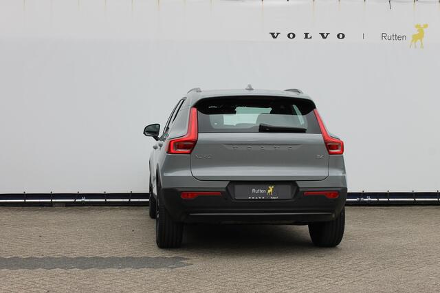 Volvo XC40 B4 211PK Automaat Plus Dark Google Infotainment / Verwarmbare voorruit / Semi elektrisch wegklapbare trekhaak / Elektrisch verstelbare voorstoelen met geheugen op de bestuurdersstoel