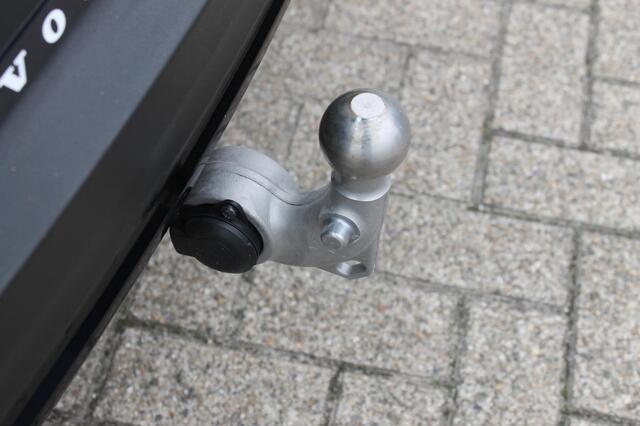 Volvo XC40 B4 211PK Automaat Plus Dark Google Infotainment / Verwarmbare voorruit / Semi elektrisch wegklapbare trekhaak / Elektrisch verstelbare voorstoelen met geheugen op de bestuurdersstoel