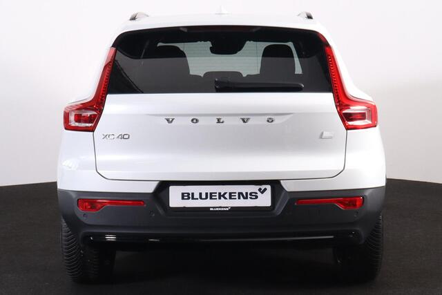 Volvo XC40 T5 Recharge Plus Dark - IntelliSafe Assist - 360º Camera - Harman/Kardon audio - Verwarmde voorstoelen & stuur - Parkeersensoren voor & achter - Elektr. bedienb. voorstoelen met geheugen links - Draadloze tel. lader - Extra getint glas - 19' LMV