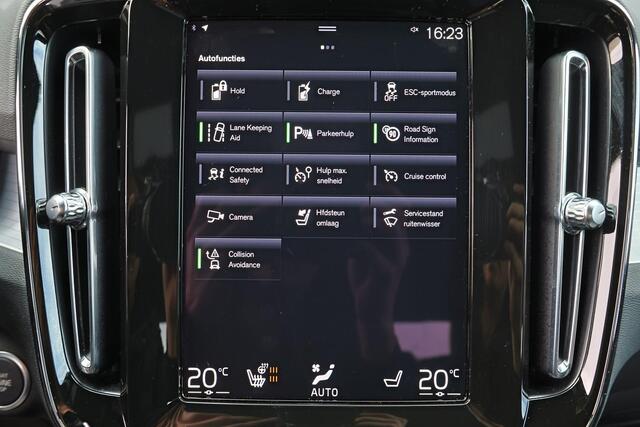 Volvo XC40 T5 Recharge Plus Dark - IntelliSafe Assist - 360º Camera - Harman/Kardon audio - Verwarmde voorstoelen & stuur - Parkeersensoren voor & achter - Elektr. bedienb. voorstoelen met geheugen links - Extra getint glas - 19' LMV