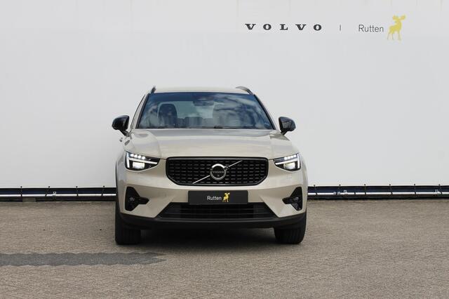 Volvo XC40 B3 177PK Automaat Plus Dark Google infotainment / Draadloos telefoon opladen / Elektrisch bedienbare bestuurdersstoel met geheugen / Adaptieve Cruise Control / Parkeersensoren voor en achter met 360 graden camera