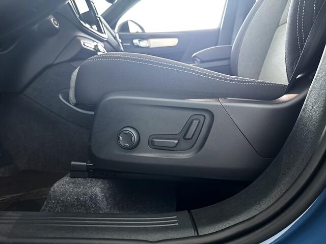 Volvo XC40 B4 Plus Dark | Parkeercamera | Stoel- en Stuurverwarming | Harman Kardon | Trekhaak