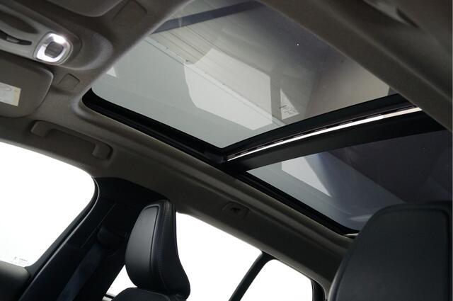 Volvo XC40 2.0 T4 140kW/190pk Aut8 Intro Pro PANORAMADAK + HARMAN/KARDON + ADAPT.CRUISE + NAVI SENSUS + SPORTSTOELEN + DRIVE MODES + HALFLEER + STOELVERWARMING + CAMERA + LANE ASSIST + LED KOPLAMPEN + TREKHAAK + PARKSENSOREN V&A + 19" LM-VELGEN!!