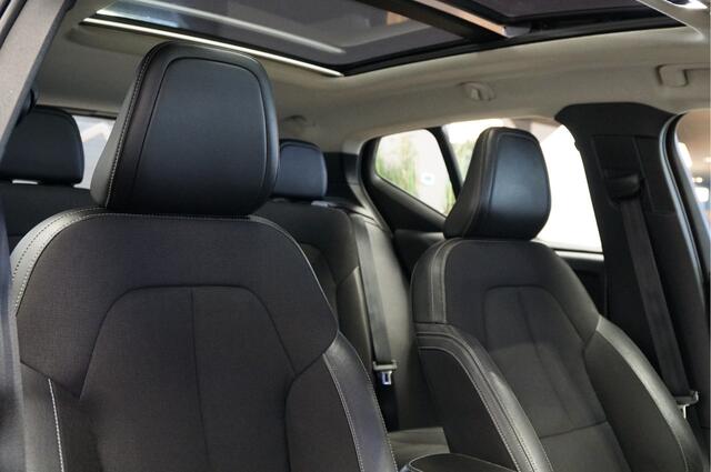 Volvo XC40 2.0 T4 140kW/190pk Aut8 Intro Pro PANORAMADAK + HARMAN/KARDON + ADAPT.CRUISE + NAVI SENSUS + SPORTSTOELEN + DRIVE MODES + HALFLEER + STOELVERWARMING + CAMERA + LANE ASSIST + LED KOPLAMPEN + TREKHAAK + PARKSENSOREN V&A + 19" LM-VELGEN!!