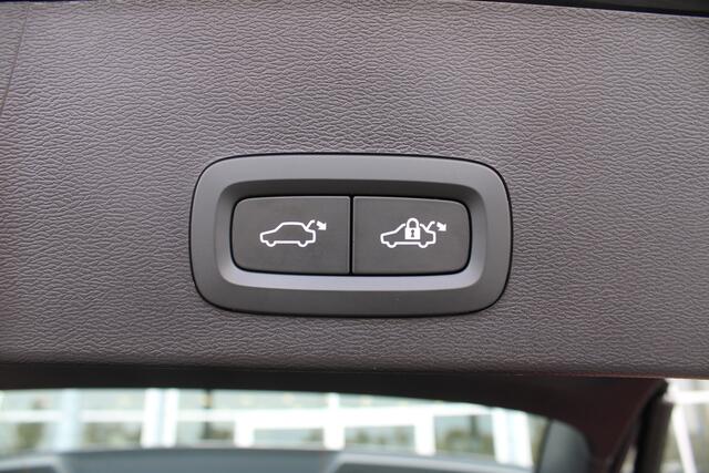 Volvo XC40 B3 Automaat Core | Camera | AppleCarplay | El. Voorstoelen | Parkeersensoren V+A | DAB