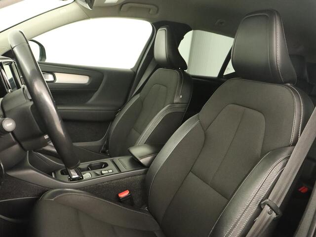 Volvo XC40 2.0 D3 Momentum | Trekhaak | Stoelverwarming | Harman/Kardon | Camera | Navigatie | Full LED | Getint glas | Parkeerhulp