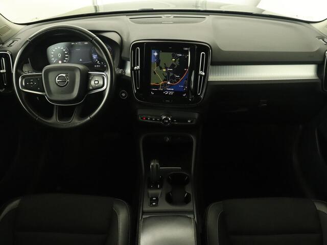 Volvo XC40 2.0 D3 Momentum | Trekhaak | Stoelverwarming | Harman/Kardon | Camera | Navigatie | Full LED | Getint glas | Parkeerhulp