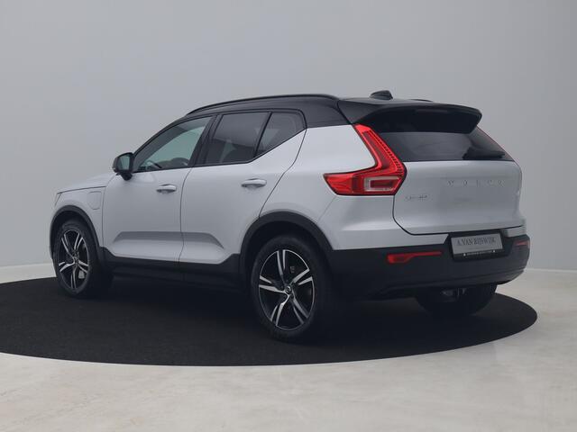 Volvo XC40 1.5 T4 Recharge R-Design | PANO | CAMERA | KEYLESS | STOEL- EN STUURVERW. | TREKHAAK