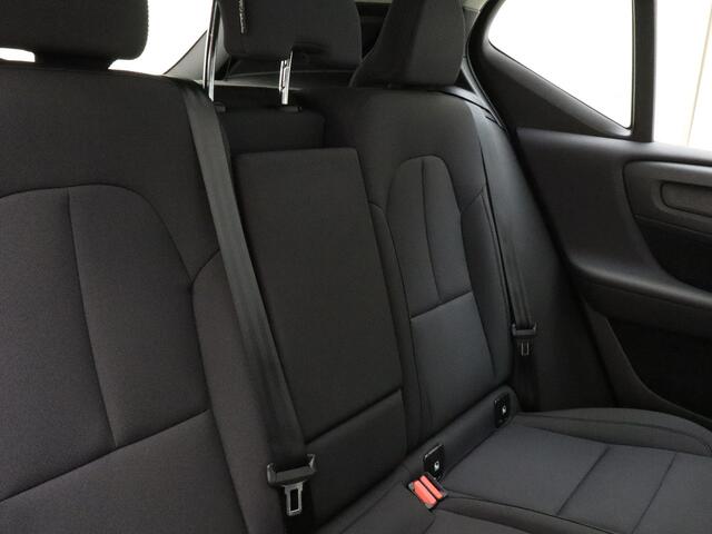 Volvo XC40 B4 211pk Automaat Business Pro / Panoramadak / El. Trekhaak / Verw. Voorruit / ACC / BLIS / Stoel + Stuurw. Verwarming / DAB / Lane Keeping Aid / Keyless / Noodreservewiel /