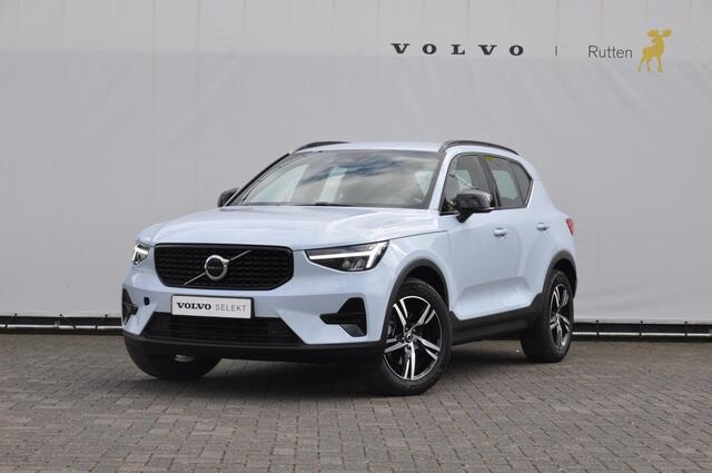 Volvo XC40 B4 211PK Automaat Plus Dark / Pilot assist / Semi-elektrisch inklapbare trekhaak / Google Services / Adaptive cruise control / Achteruitrij camera / Harman Kardon audio / Elektrisch bedienbare voorstoelen /