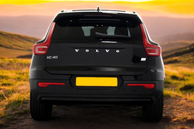 Volvo XC40 1.5 T5 Plug-in Hybrid 193kW/262pk DCT7 Ultimate Dark PANORAMADAK + HARMAN/KARDON + EL.TREKHAAK + ADAPT.CRUISE + PILOT ASSIST + NAVI SENSUS + BLIS + LANE ASSIST + EL.STOELEN + STOEL-&STUURVERWARMING + CAMERA + KEYLESS + PARKSENSOREN V&A + 19" LM-VELGEN!!