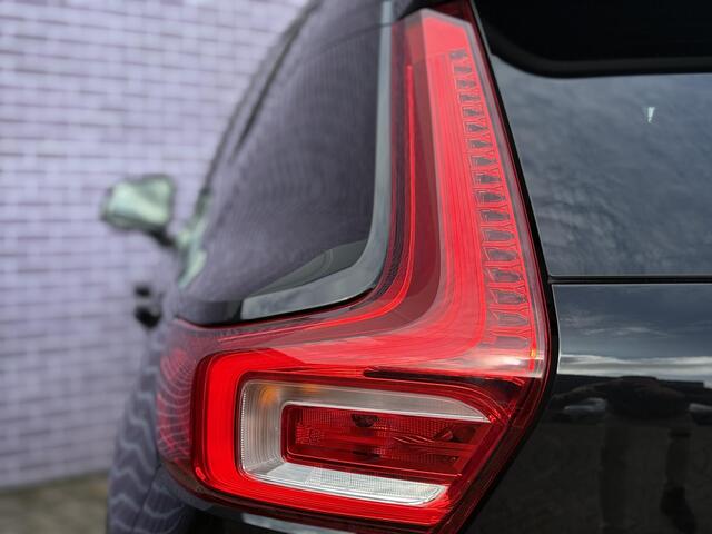 Volvo XC40 1.5 T4 Plug-in hybrid Plus Dark | Facelift | BLIS | Adaptieve Cruise controle | 360º Camera | Microtech bekleding | LED | Stoel + Stuur verwarming | elektrisch bedienbare voor stoelen |